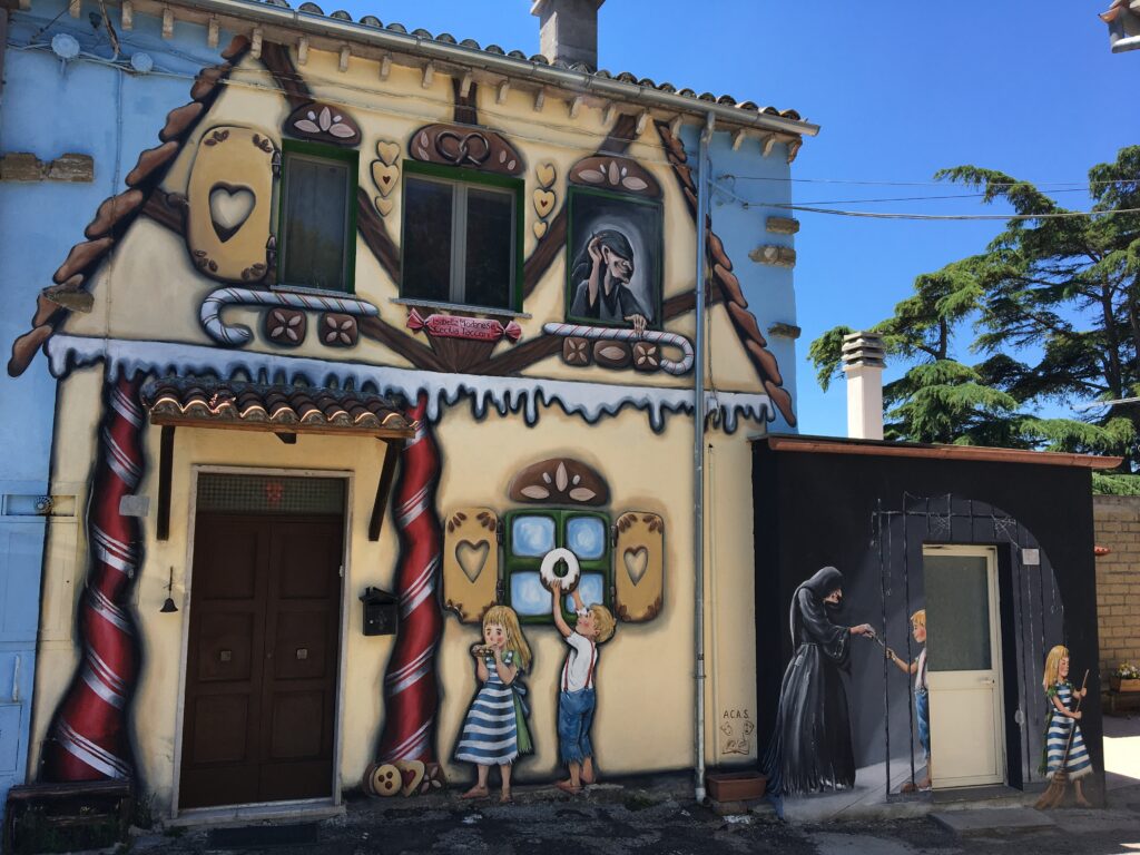 murales casina di marzapane a Sant'Angelo, il Paese delle Fiabe