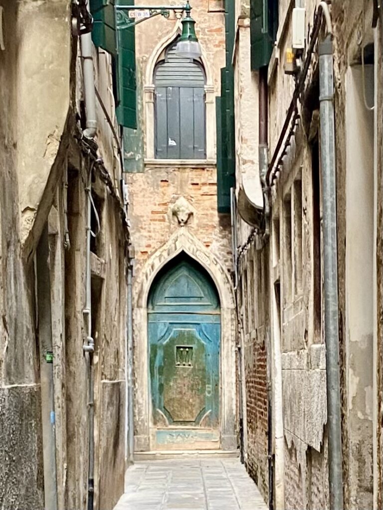 Venezia insolita: la Porta Blu